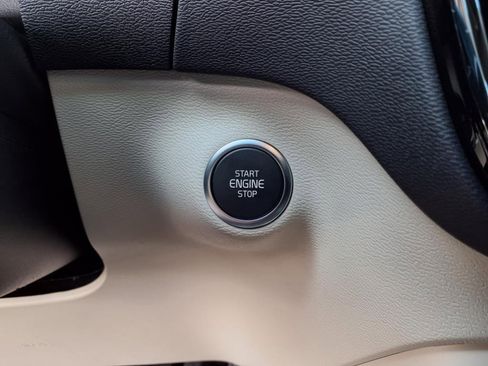 New 2025 Volvo XC40 B5 Plus w/ Protection Package Premier image 20