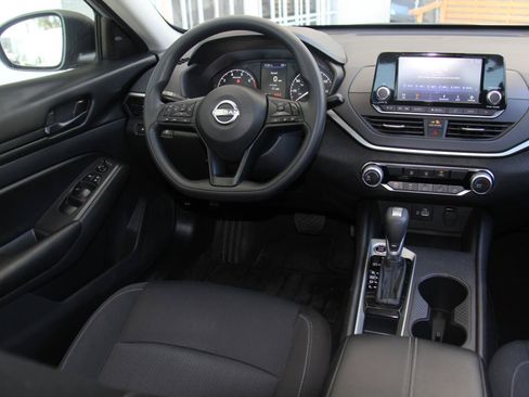 Used 2024 Nissan Altima 2.5 S FWD image 10