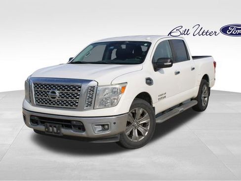 Used 2017 Nissan Titan SV image 1