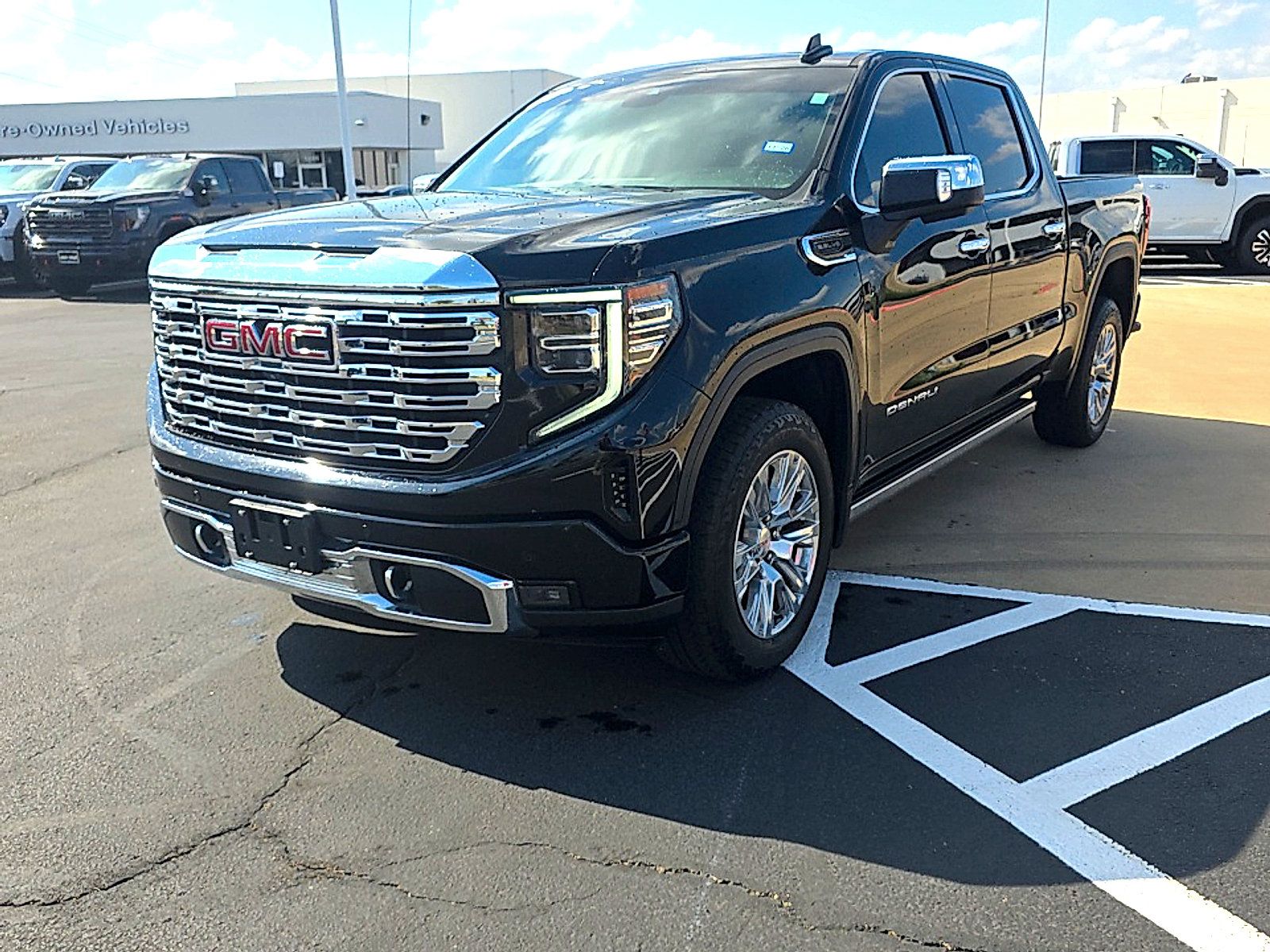 Used 2023 GMC Sierra 1500 Denali AWD/4WD image 3