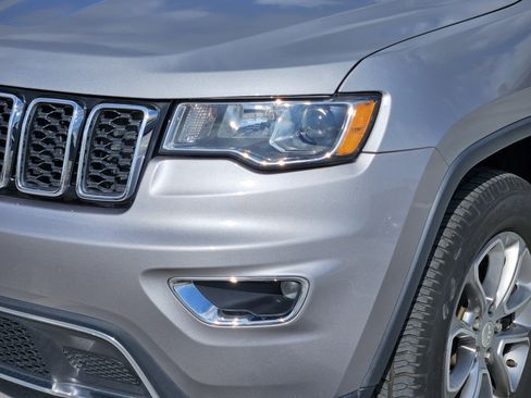 Used 2018 Jeep Grand Cherokee Limited image 11