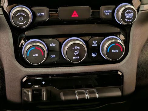 Used 2021 RAM 1500 Big Horn AWD/4WD image 12