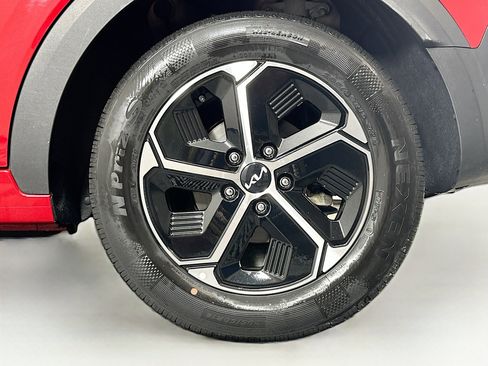 Used 2023 Kia Niro EX image 11