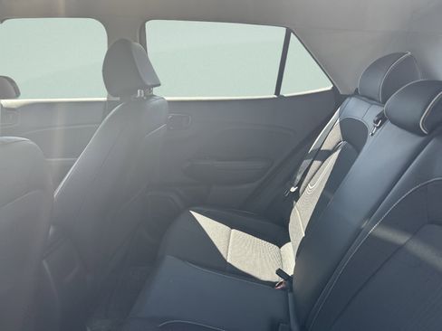 Used 2022 Hyundai Venue Limited FWD image 14