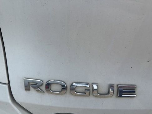 Used 2017 Nissan Rogue S AWD/4WD image 11