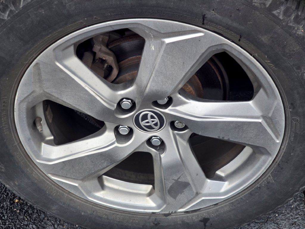 Used 2020 Toyota RAV4 Limited AWD/4WD image 12