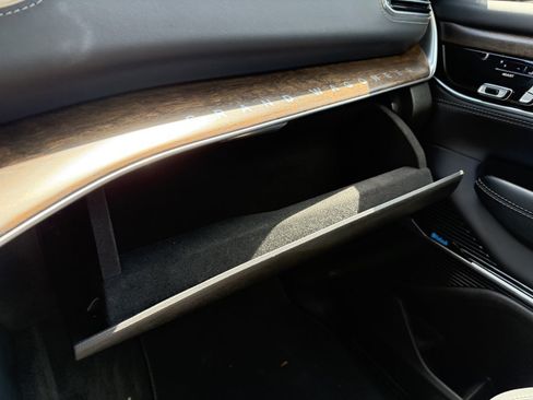 Used 2024 Jeep Grand Wagoneer L 4WD image 37