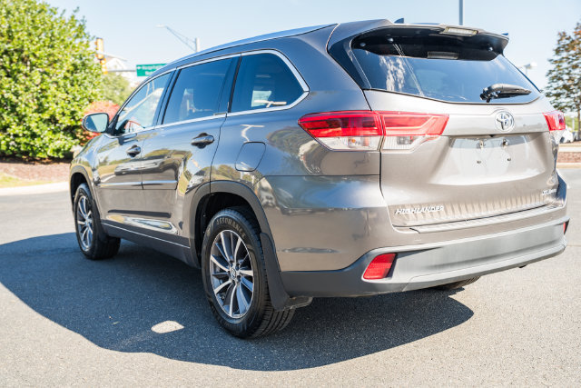 Used 2017 Toyota Highlander XLE AWD/4WD image 5