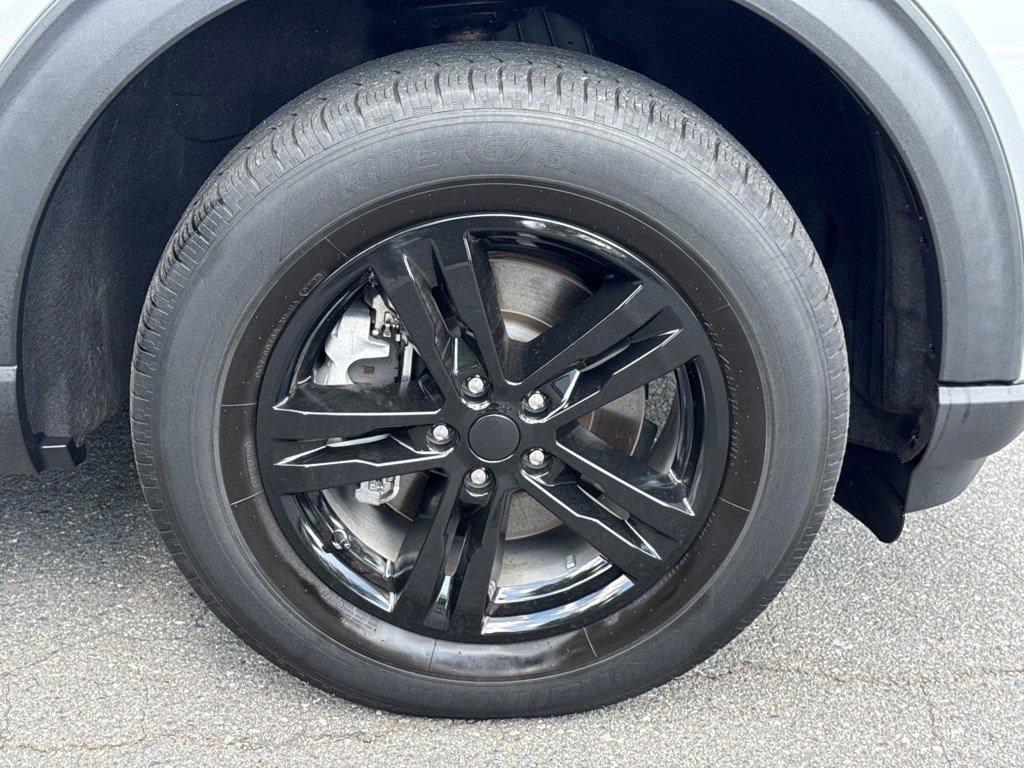 Used 2023 Ford Explorer XLT AWD/4WD image 9