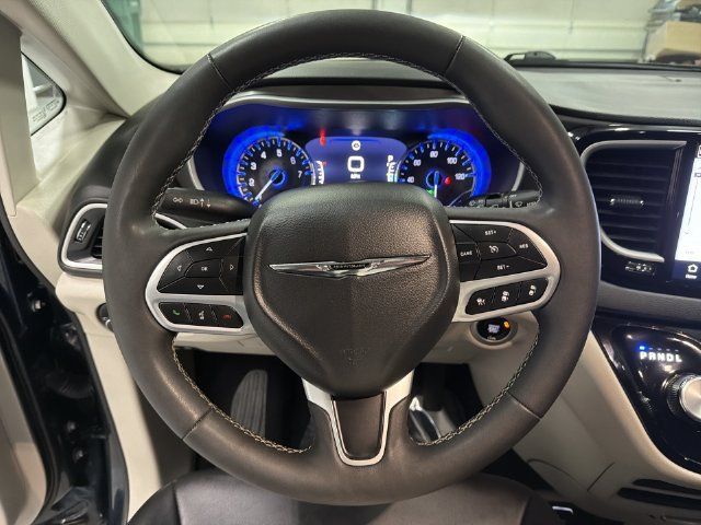 Used 2024 Chrysler Pacifica Touring-L FWD image 31