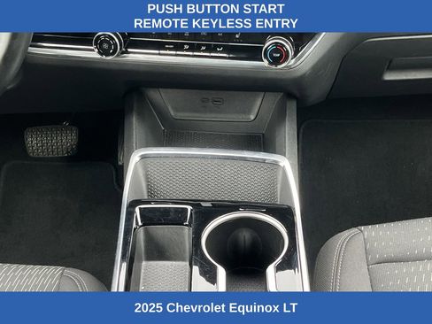 Used 2025 Chevrolet Equinox LT FWD image 4