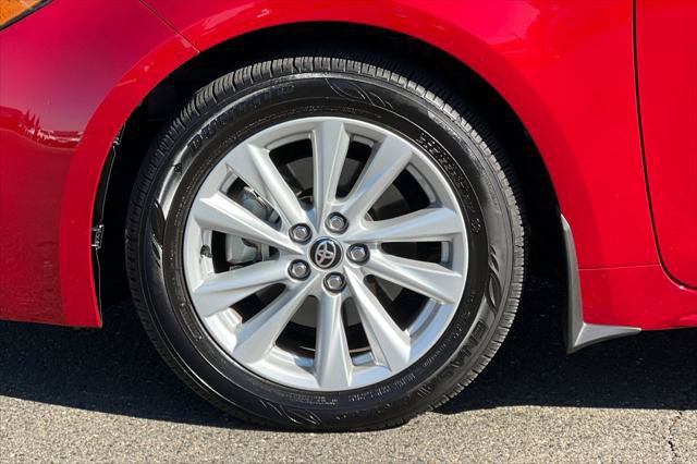 Certified 2025 Toyota Corolla SE w/ SE Package FWD image 30