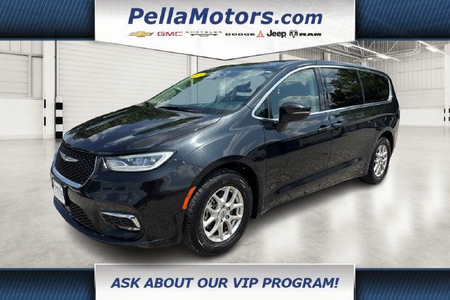 Used 2023 Chrysler Pacifica Touring-L FWD image 8