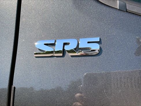 Used 2019 Toyota Tacoma SR5 AWD/4WD image 10