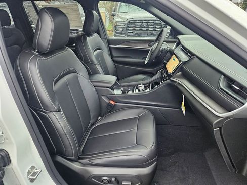 New 2026 Jeep Grand Cherokee Limited w/ Limited Altitude Package image 18