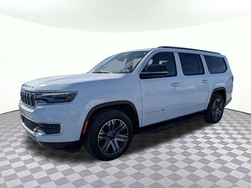 Used 2025 Jeep Wagoneer L Series II w/ 8-pass Seating Package image 7