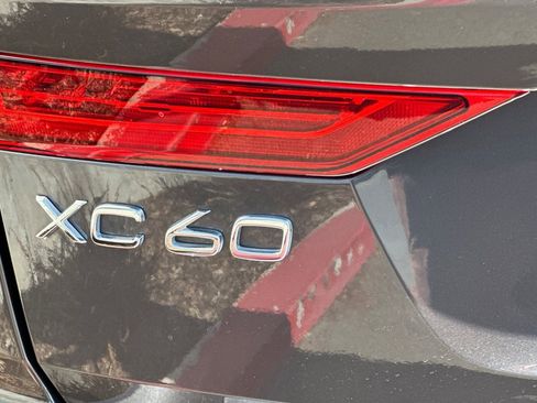 Certified 2023 Volvo XC60 B5 Ultimate w/ Climate Package image 13