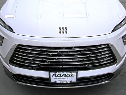 Used 2025 Buick Enclave Preferred AWD/4WD image 16