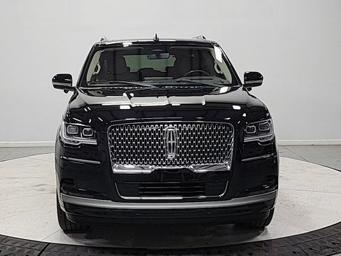 Used 2023 Lincoln Navigator L Reserve AWD/4WD image 2