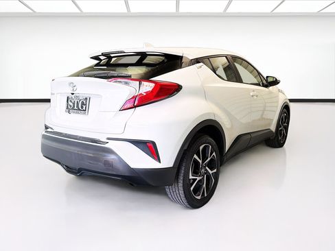 Used 2019 Toyota C-HR XLE FWD image 4
