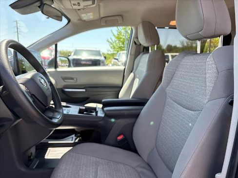 Used 2024 Toyota Sienna LE FWD image 18