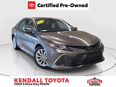 Certified 2022 Toyota Camry LE image 1