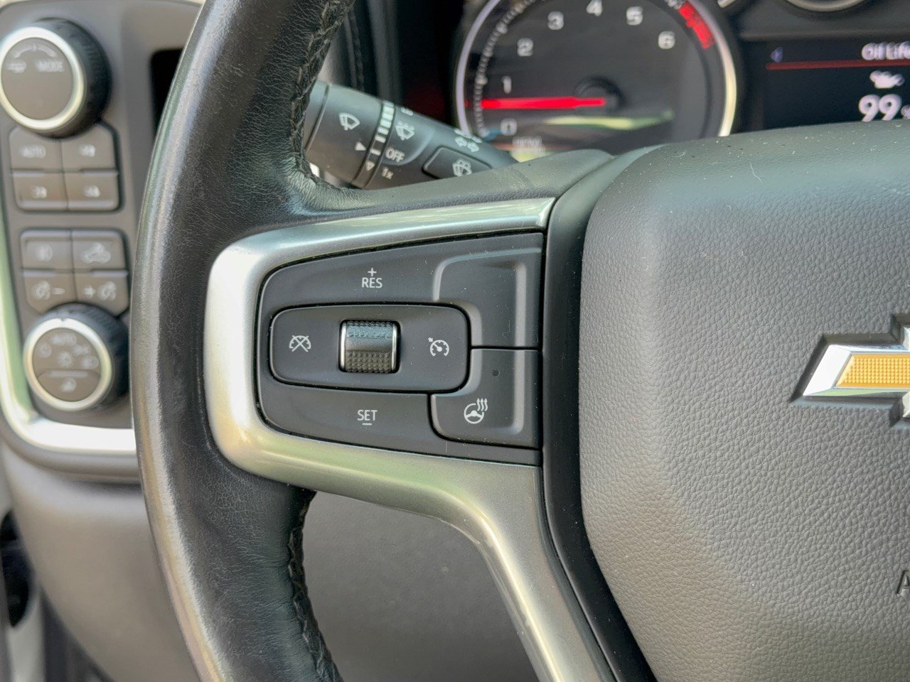 Used 2021 Chevrolet Silverado 2500 LTZ w/ LTZ Convenience Package AWD/4WD image 18
