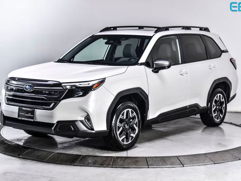 Used 2025 Subaru Forester Premium AWD/4WD image 2