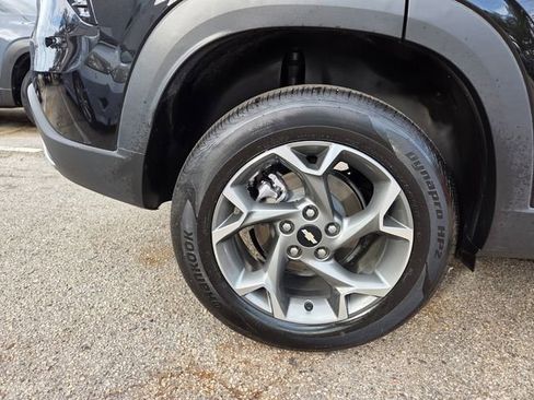 Certified 2025 Chevrolet Trax LT w/ LT Convenience Package FWD image 23