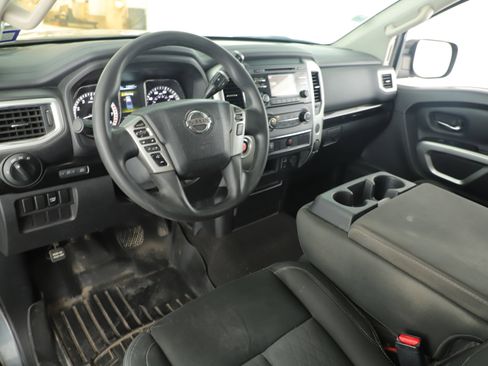 Used 2017 Nissan Titan SV image 14