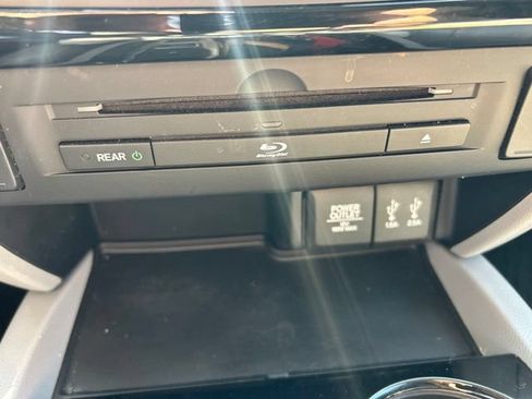 Used 2016 Honda Pilot Touring image 21