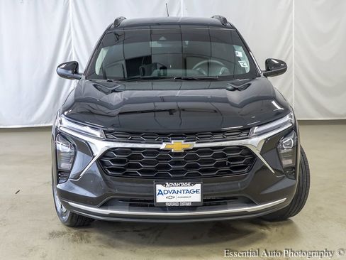 Used 2025 Chevrolet Trax LT FWD image 5
