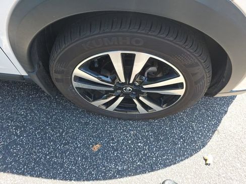 Used 2019 Nissan Kicks SR FWD image 18