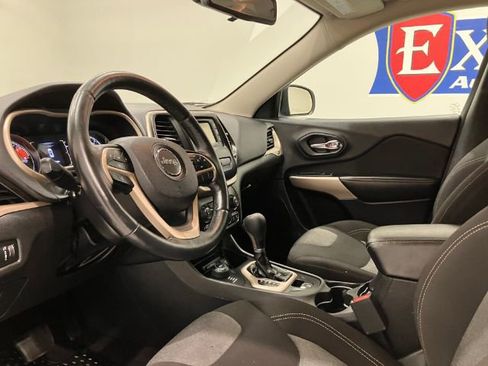 Used 2018 Jeep Cherokee Latitude w/ Altitude Package AWD/4WD image 21