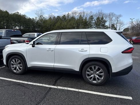 Used 2024 Toyota Grand Highlander Limited image 19