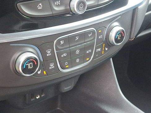 Used 2018 Chevrolet Traverse LT image 16