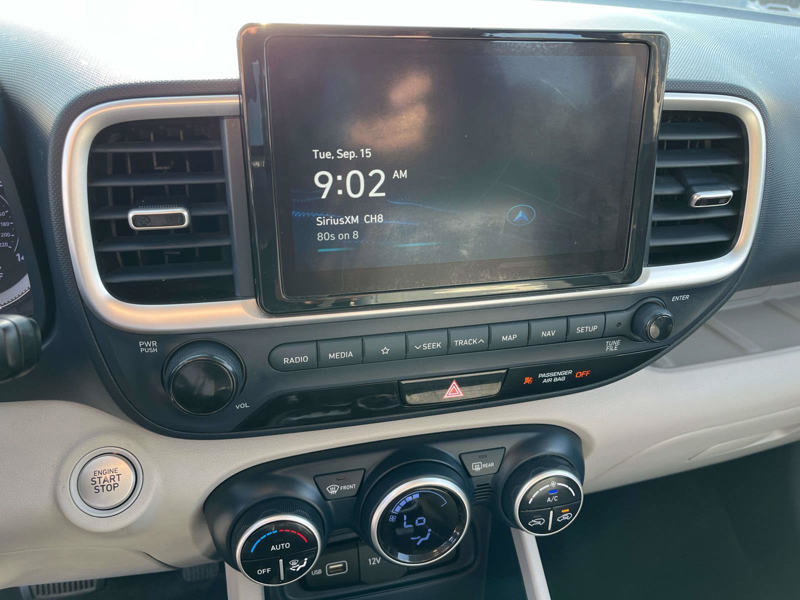 Used 2022 Hyundai Venue Limited FWD image 32