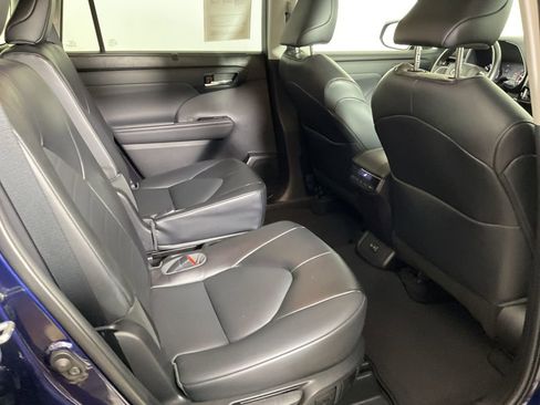 Used 2022 Toyota Highlander XLE image 26