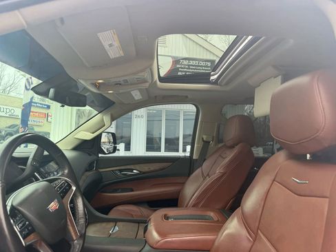 Used 2019 Cadillac Escalade Luxury image 14