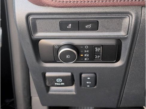 Used 2024 Ford Expedition Limited image 27