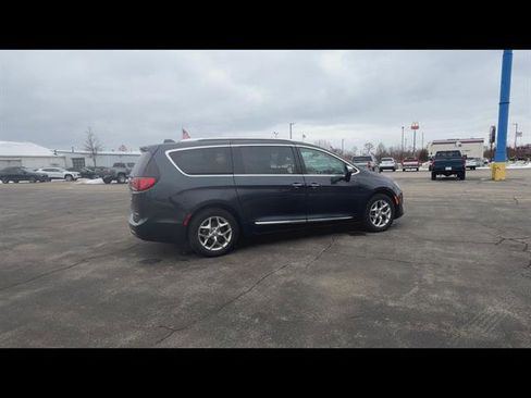 Used 2019 Chrysler Pacifica Limited image 33