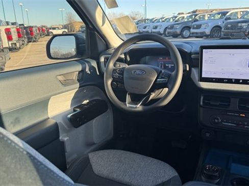 Certified 2025 Ford Maverick XLT image 17