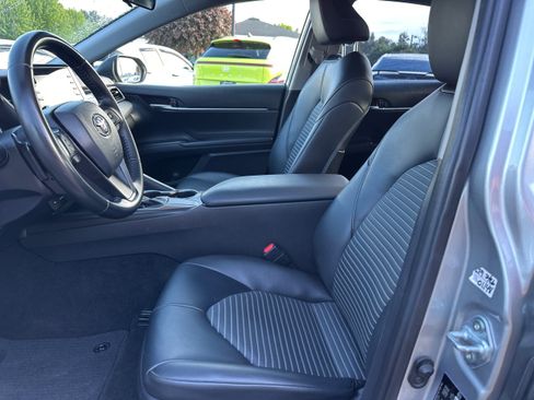 Used 2021 Toyota Camry SE FWD image 9