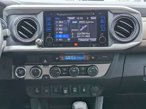 Used 2019 Toyota Tacoma Limited AWD/4WD image 18