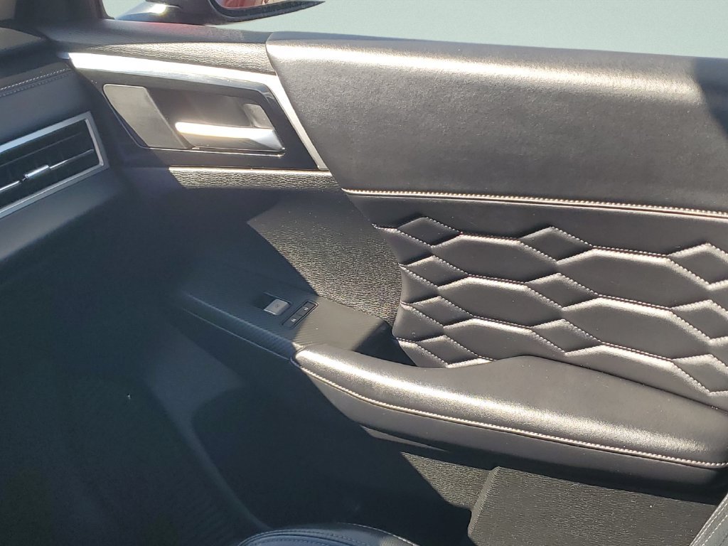 Used 2025 Mitsubishi Outlander SEL FWD image 13