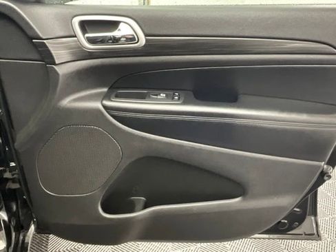 Used 2019 Jeep Grand Cherokee Altitude image 13