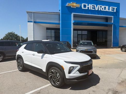 Used 2025 Chevrolet TrailBlazer RS w/ Convenience Package AWD/4WD image 1