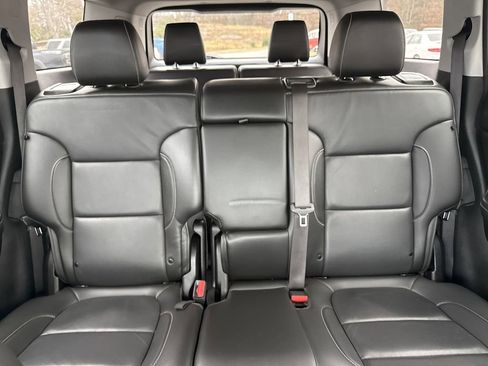 Used 2023 GMC Acadia SLT image 30