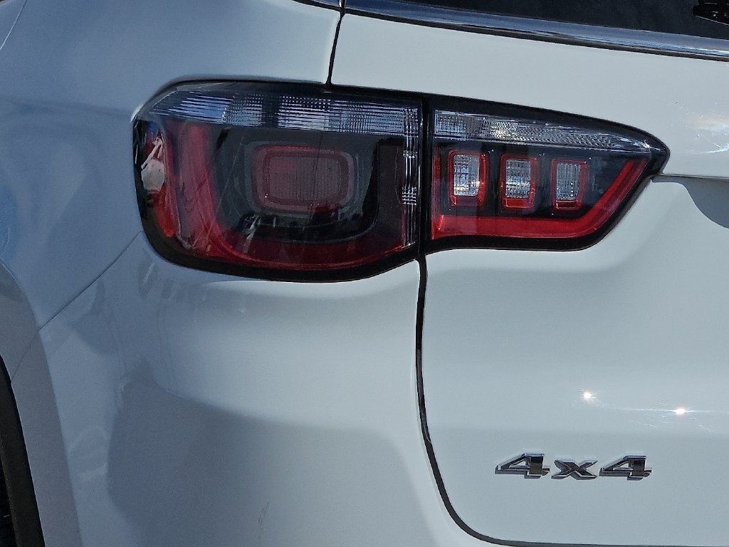 Used 2024 Jeep Compass Latitude AWD/4WD image 9