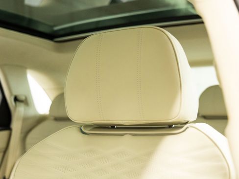New 2026 Bentley Bentayga AWD/4WD image 32